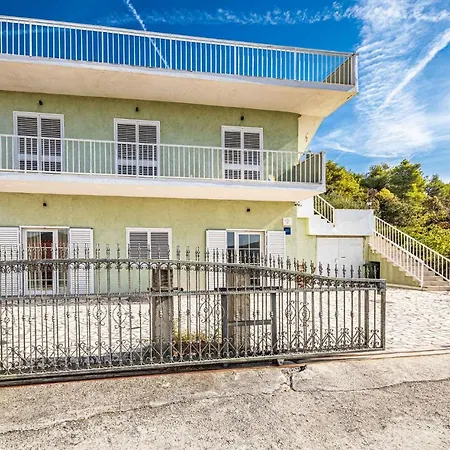 Apartment Beautiful In With Kitchen Poljica (Trogir)