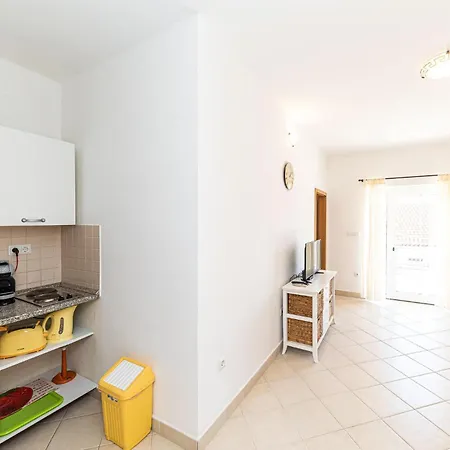 Apartment Beautiful In With Kitchen Poljica (Trogir)